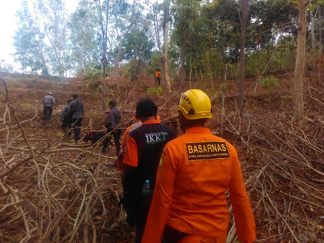 Terkendala Hujan Yang Sempat Menguyur Kawasan Hutan Wonosadi  2 Anjing Pelacak  K9 Polda DIY Ditarik Mundur 