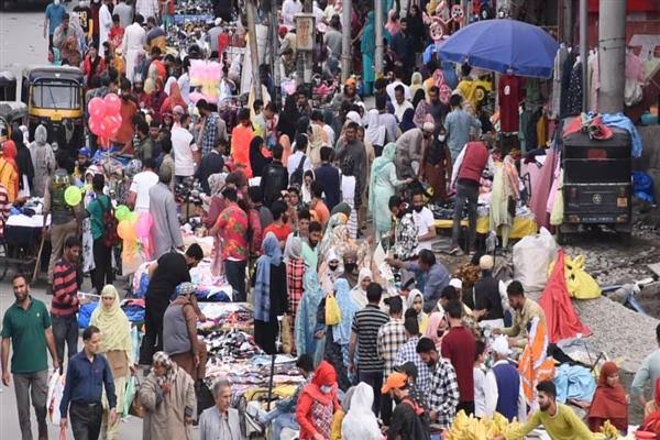 Markets in Kashmir Valley in view of Eid-ul-Fitr 