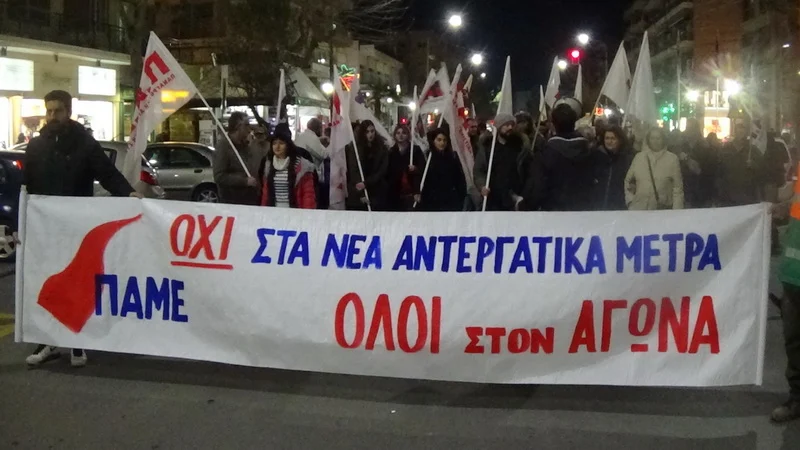 ΠΑΜΕ: Οι μάσκες έπεσαν πριν καεί ο βασιλιάς καρνάβαλος!