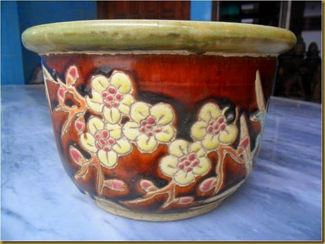 KOLEKSI BARANG ANTIK Pot Majolica motif Kembang terjual KOLEKSI BARANG ANTIK Pot Majolica motif Kembang terjual