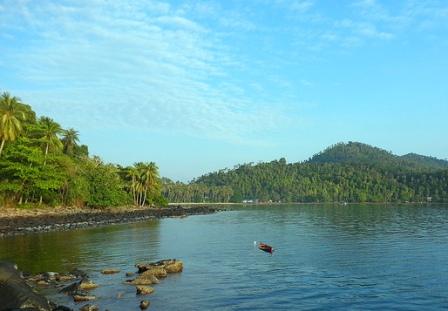  adalah salah satu wisata pantai yang ada di Provinsi Kalimantan Barat  tepatnya berada di Pulau Lemukutan Tempat Wisata di Bengkayang Paling Populer