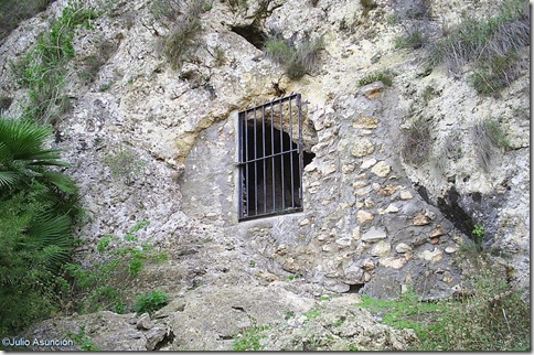 Entrada de la cueva de las arañas