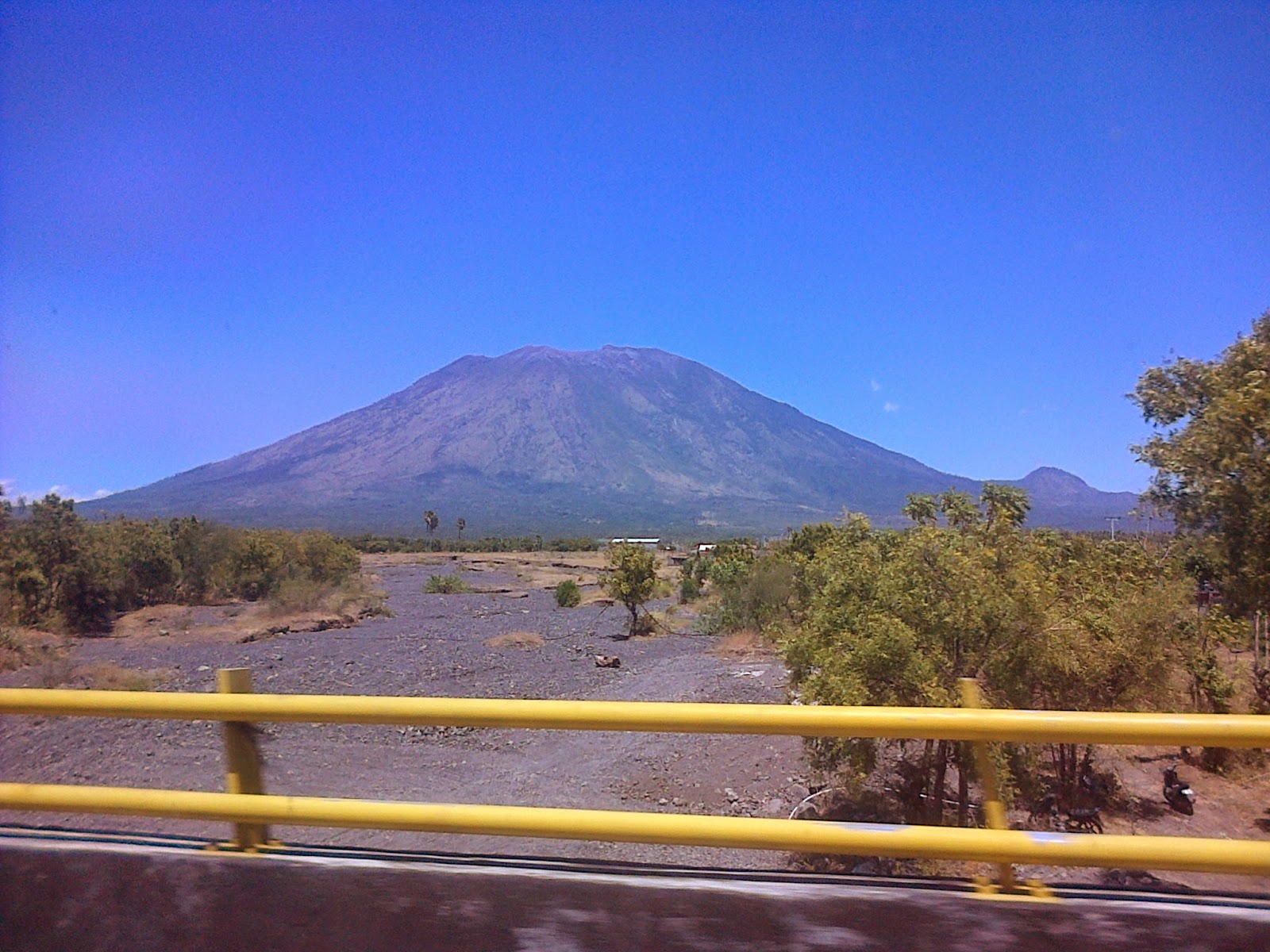 AAX airsanih Keindahan gunung agung 