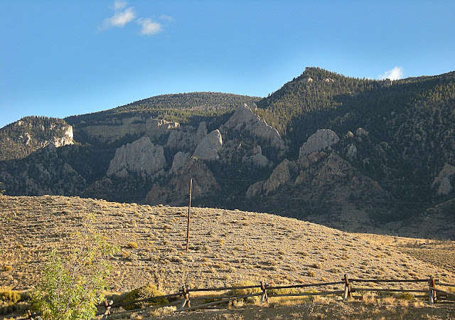 Cody Wyoming geology travel field trip folding anticline great unconformity Heart Mountain detachment Yellowstone Absaroka volcanic copyright RocDocTravel.com