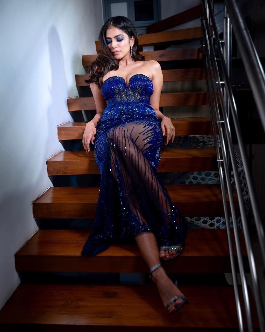 ACTRESS MALAVIKA MOHANAN HOT PHOTOSHOOTS