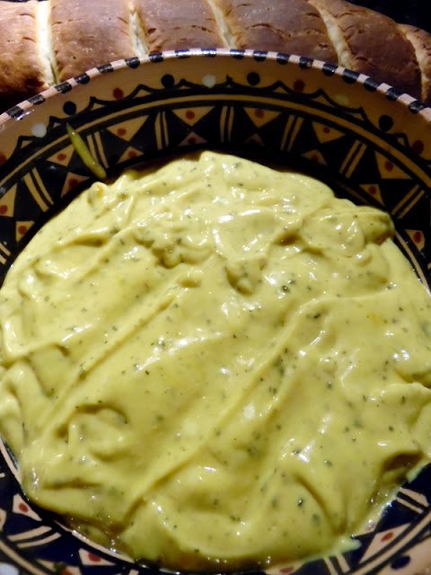 mayonnaise onctueuse, inratable, facile et très rapide avec curcuma, ail, basilic, oeuf, huile, moutarde, vinaigre