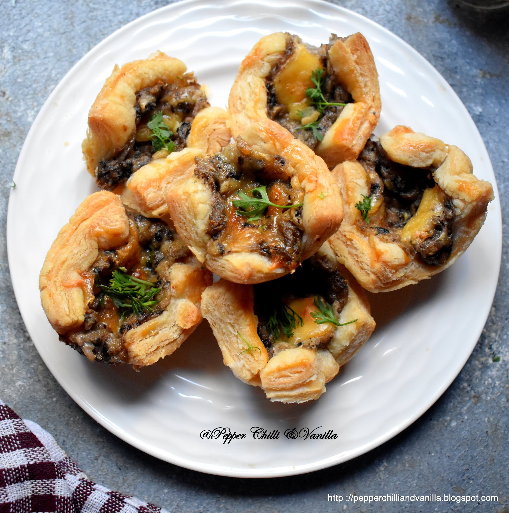 bakery style mushroom puffs,easy homemade mushroom puffs, mushroom pattice