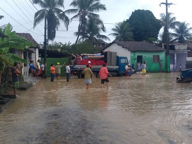 Chuva deixa mais de 500 famílias desalojadas na Zona da Mata sul de Pernambuco