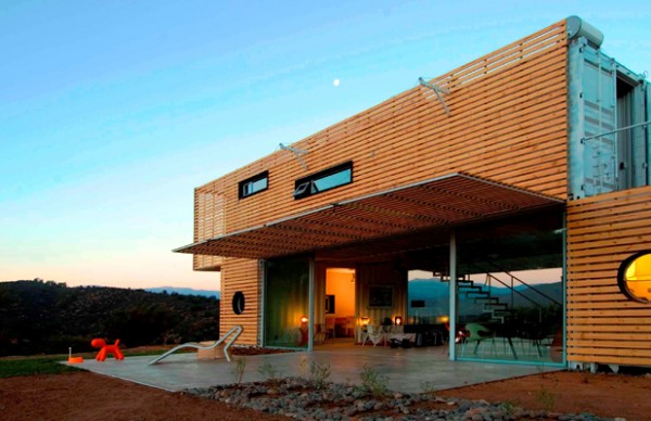  Architecture: Casa Manifesto. Recycled shipping container house, Chile