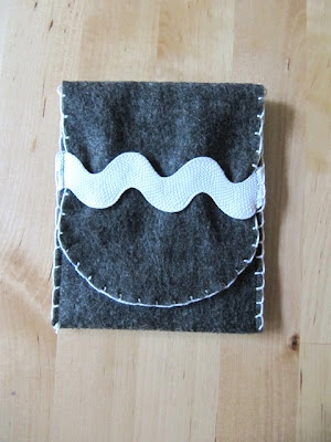 fabric pouch and blanket stitch tutorial