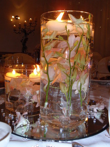 Quite easy is not in creating the design of the wedding centerpieces 