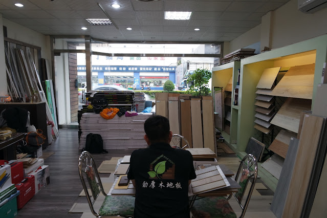 位於新竹市中華路的瑞士勁厚木地板專門店，專營德國EGGER、CLASSEN、瑞士超耐磨拼接木地板，提供卡扣地板、專業施工與免費丈量服務，打造高質感耐用空間，居家與商業空間首選。