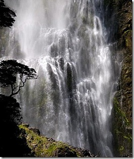 201206-w-reader-waterfalls-devils-punchbowl-falls