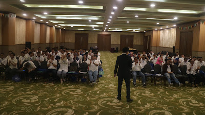 Training Motivasi Bahagia Bekerja bersama Motivator Indonesia Edvan M Kautsar di BI Samarinda Balikpapan Kalimantan Timur