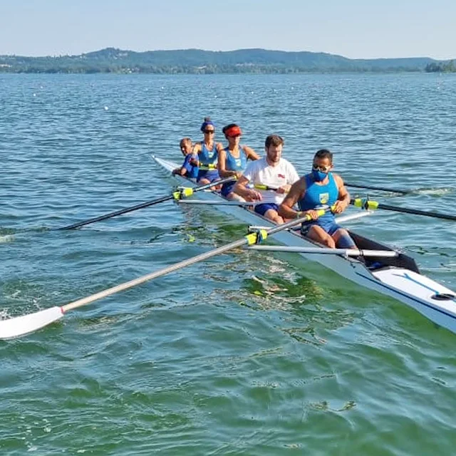 Remadores paralímpicos do Brasil posam para foto na Regata Final de Qualificação Paralímpica