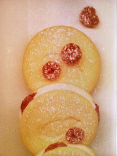 Gambar Resep Butter Cookies Dengan Vanili Dan Raspberry.