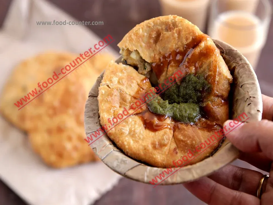 pyaaz-kachori-spicy-twist-on-indian-street-food