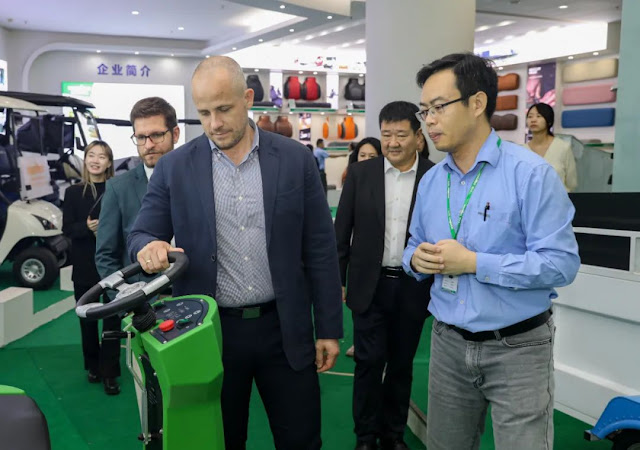 The Consul General of Hungary in Guangzhou and his delegation visited Zhaoqing High-tech Zone