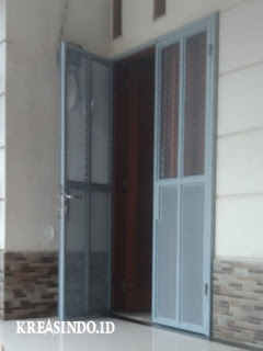 Pintu Kawat Nyamuk Plat Perforated kombinasi Plat Expanded Besi Hasilnya Keren