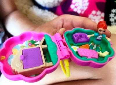 Open pocket-sized Polly Pocket Hoppin Hangout with Lila 