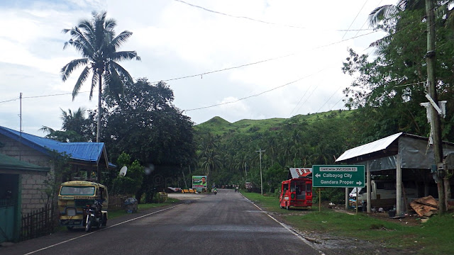 approaching the intersection to the Gandara diversion road in Gandara Samar