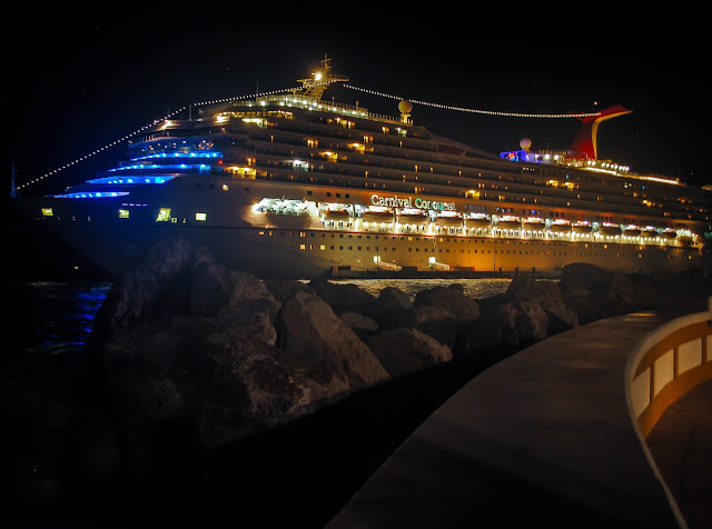 willemstad curacao mega pier