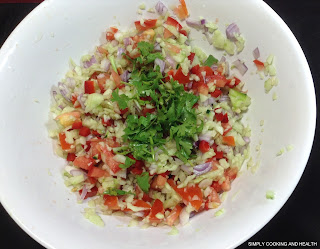  Mild cucumber salad with tomato and lime juice