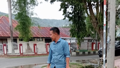 Dirut PDAM Tolitoli Turun Langsung Perbaiki Pipa Bocor di Depan Masjid Agung