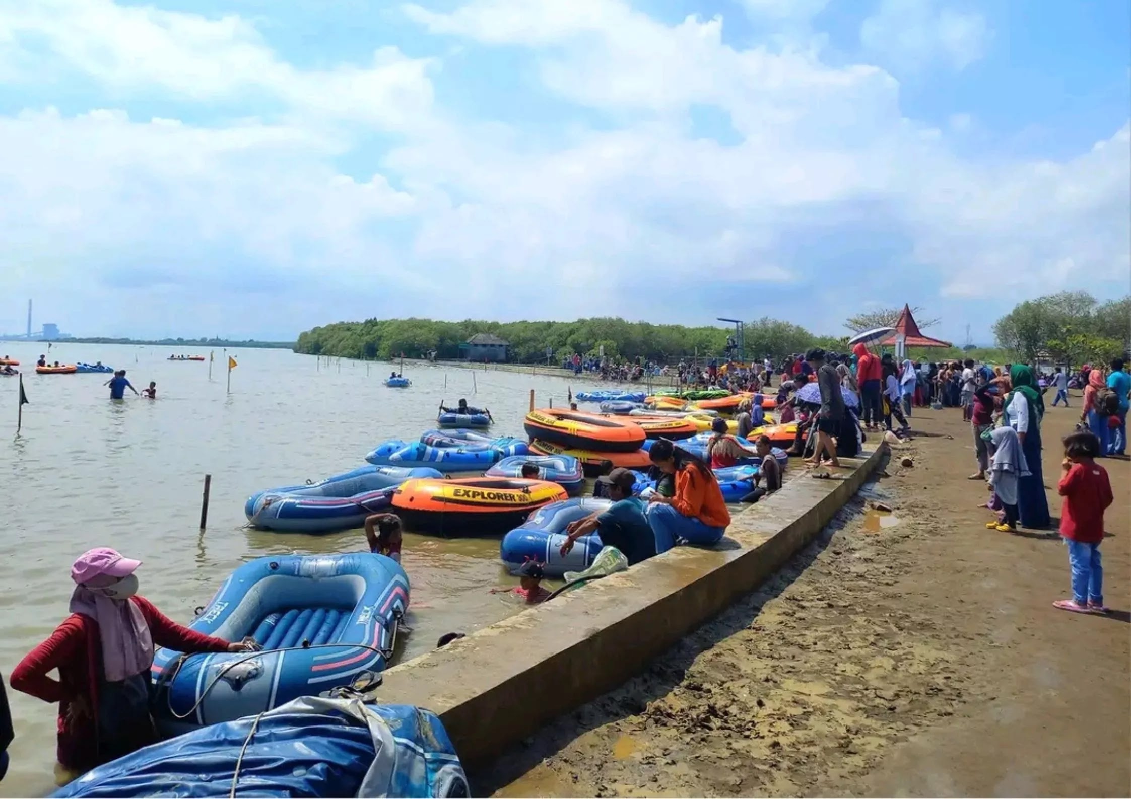 Spot Wisata Di Pantai Kejawanan