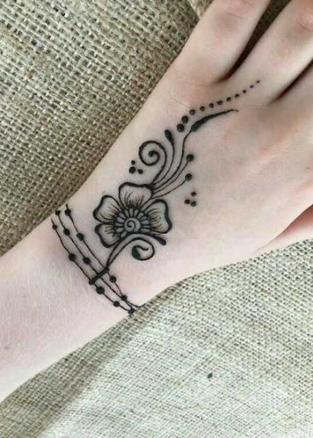 stylish and easy mehndi design