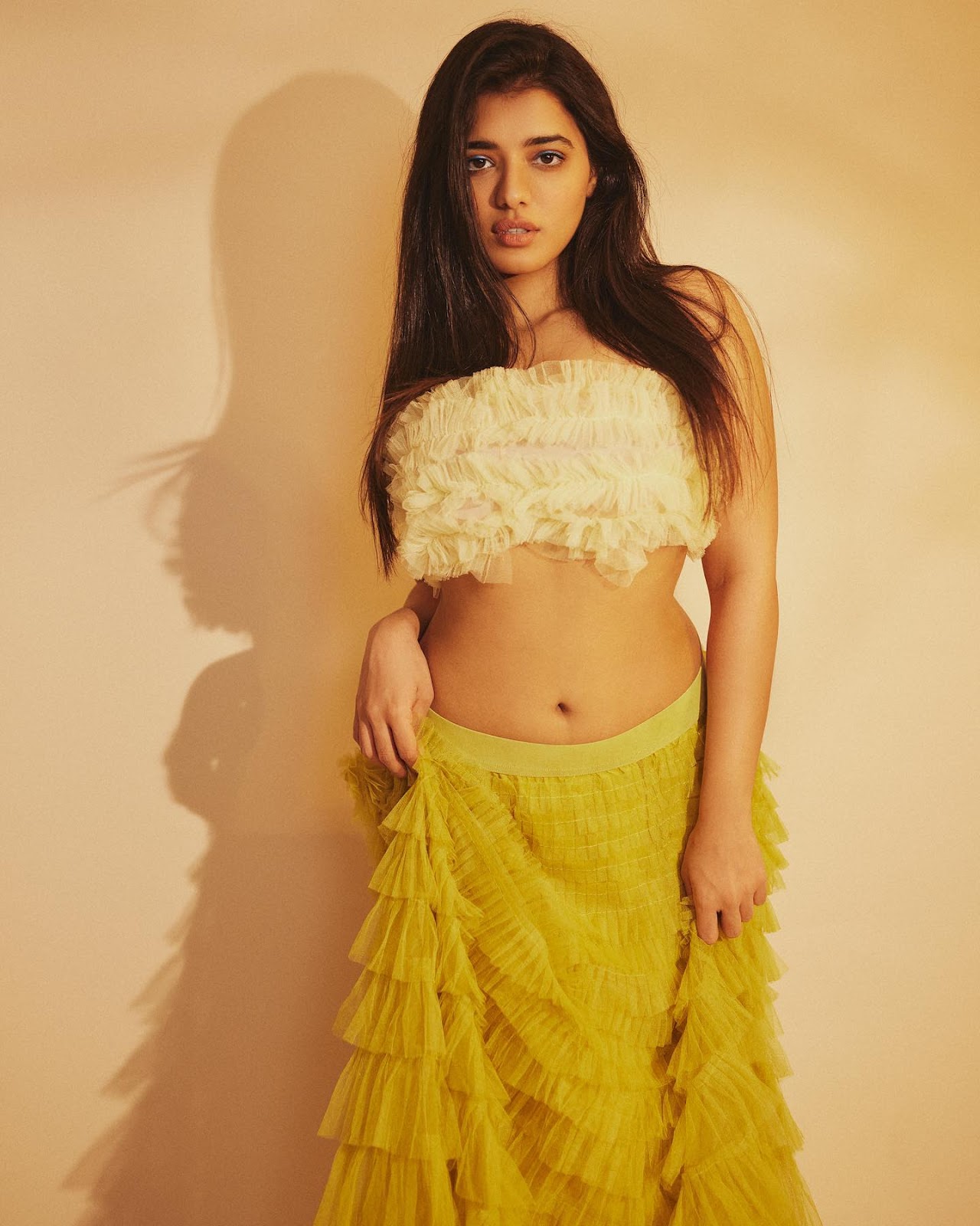 1280px x 1600px - Ketika Sharma turns the heat up with her fine curves in a tube top and  navel baring long layered skirt.