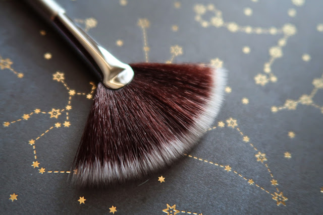 IT Cosmetics Airbrush Radiance Fan Brush #116 Review, Photos