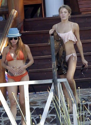 LeAnn Rimes sexy bikini ass candids in LA - pic 1
