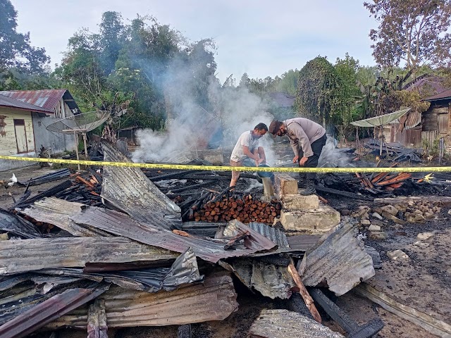 Satu Rumah Semi permanen di Kecamatan Pangaribuan Ludes Terbakar