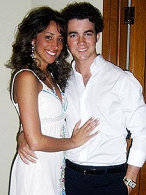 kevin jonas and his girlfriend