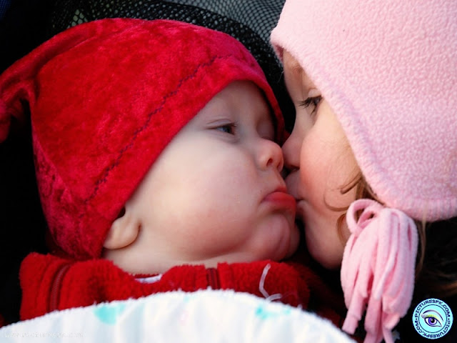 <img src="baby-crying.jpg" alt="babies kissing Images"/>