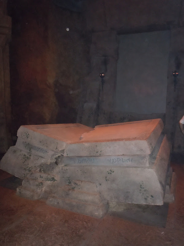 Prince Caspian Lord Aslan stone table chamber set