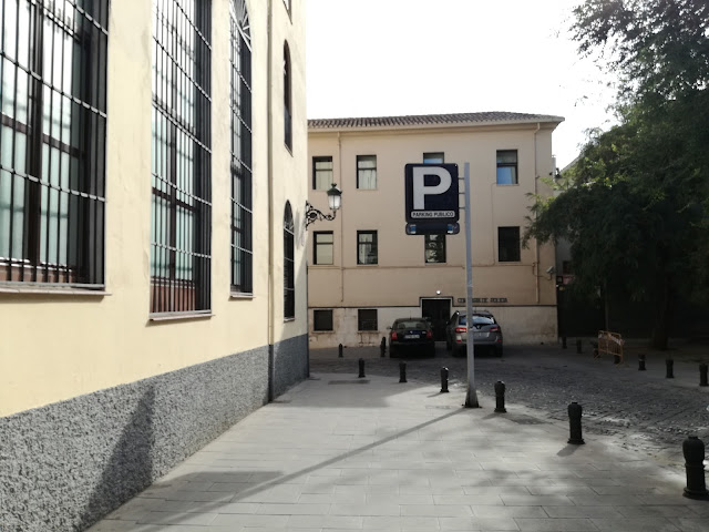 Plaza de los campos (Trex). Parkingi w Granadzie