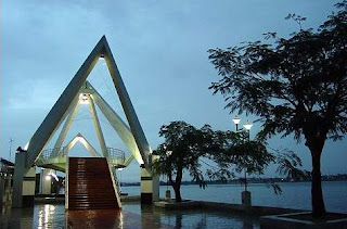 BRIDGE ON THE MARINE DRIVE