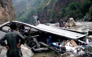 bus-with-students-on-board-colided-with-truck-in-bihar-two-dead