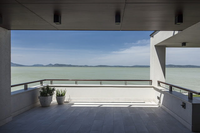 Balcony with the lake view 