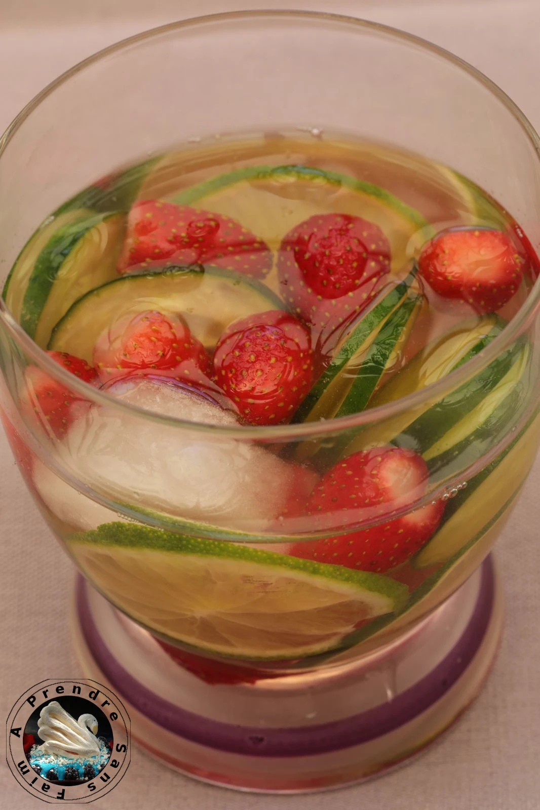 Eau détox fraises concombre citron vert