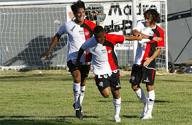 Foto: Nadson comemorando primeiro gol em 2009