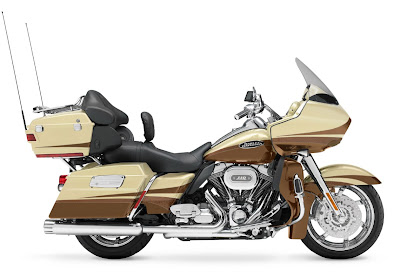 2011-Harley-Davidson-FLTRUSECVORoadGlide-Ultra