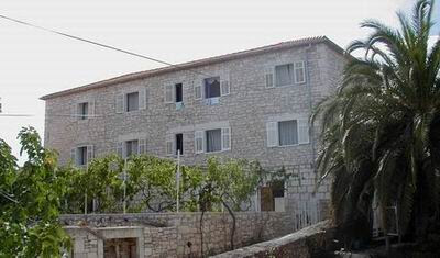 Apartment / rooms Lidija and Joško Ivanović, Sutivan, island Brač, Croatia