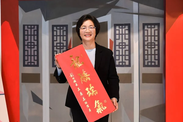 ▲彰化縣長王惠美表示，本次春聯特別邀請在地書法名家吳肇勳老師書寫，融合書法藝術內涵，傳遞春節節慶熱鬧氣息。（彰化縣政府提供）