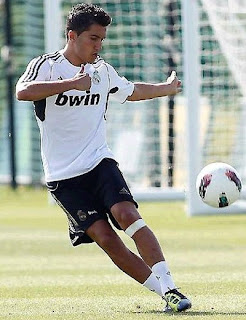 Sahin training with Real Madrid jersey