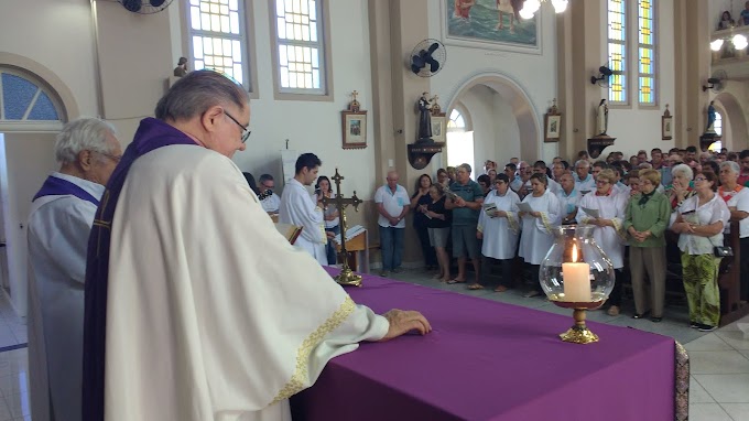 SANTUÁRIO RECEBE ROMARIA PENITENCIAL DE ARMAZÉM