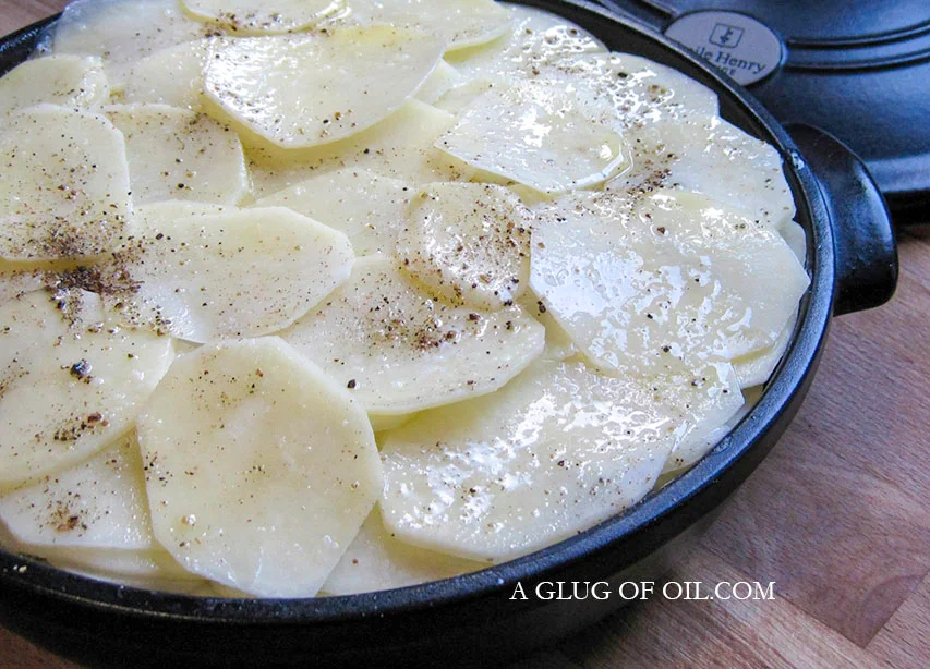 Hotpot crispy sliced potatoes topping