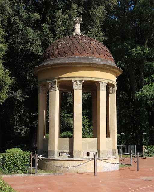 Pavoniera (Bird cage), Viale della Catena, Parco delle Cascine (Cascine Park), Florence